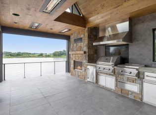 Outdoor Kitchen